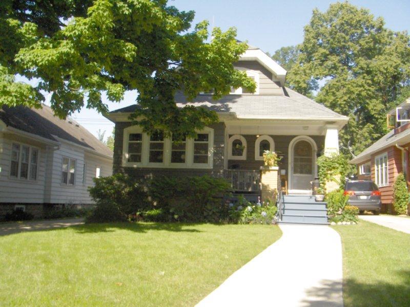 4209 N Woodburn St., Shorewood, WI 53211