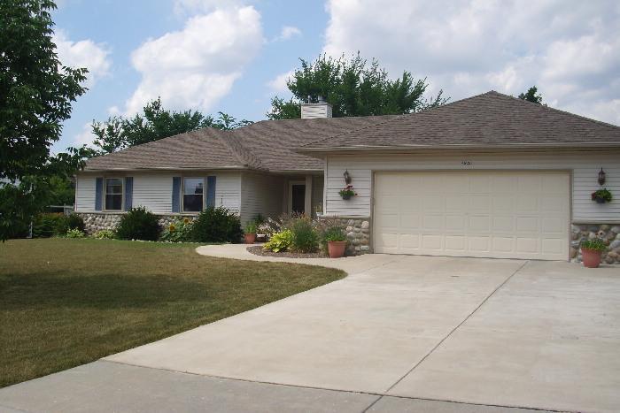 4902 Vanderhayden, Franklin, WI 53132