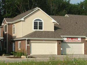 8469 S Ashbury Ln #201, Oak Creek, WI 53154