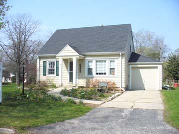 4569 N 104th St., Wauwatosa, WI 53225