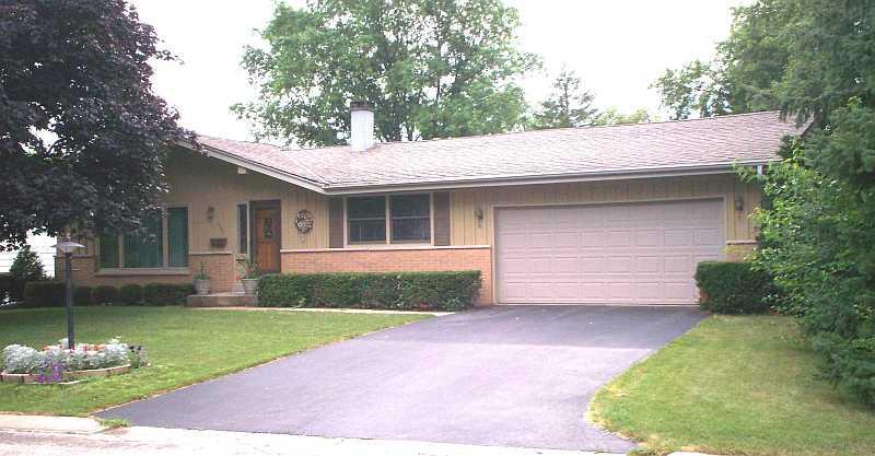 6301 Sycamore St., Greendale, WI 53129
