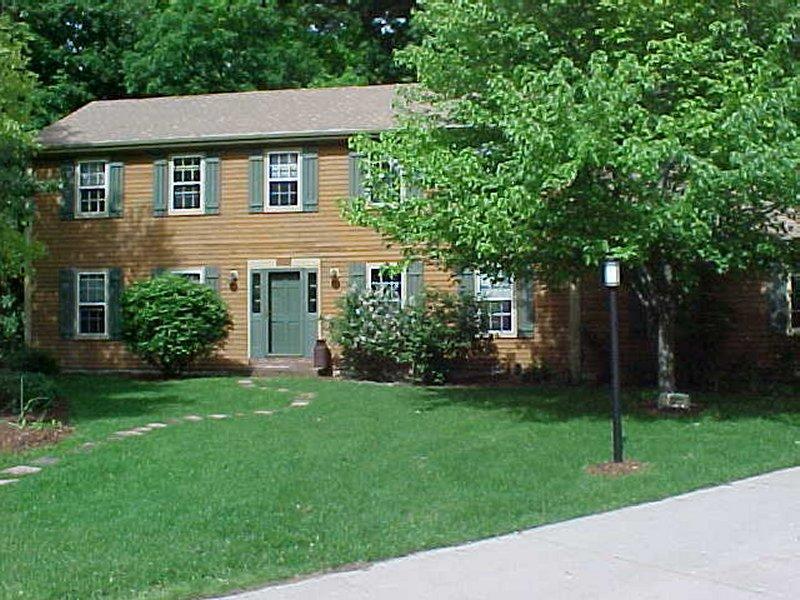 3270 S Acredale Ct., New Berlin, WI 53151