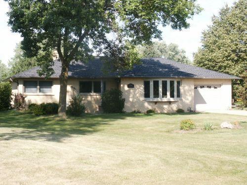 13450 Squirrel Dr, Brookfield, WI 53005