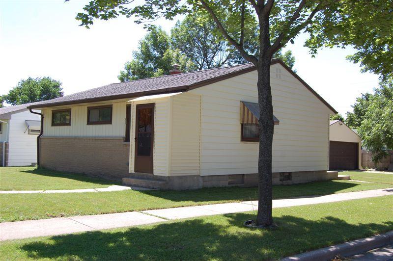 8247 W Eggert Pl., Milwaukee, WI 53218