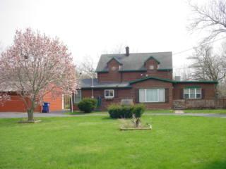 2217 W Hilltop Ln., Oak Creek, WI 53154