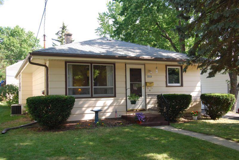 2016 Oaklawn Ave., Waukesha, WI 53188