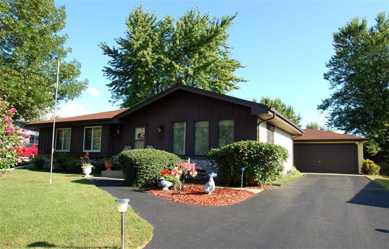 2940 Blue Jay Ct, Caledonia, WI 53402