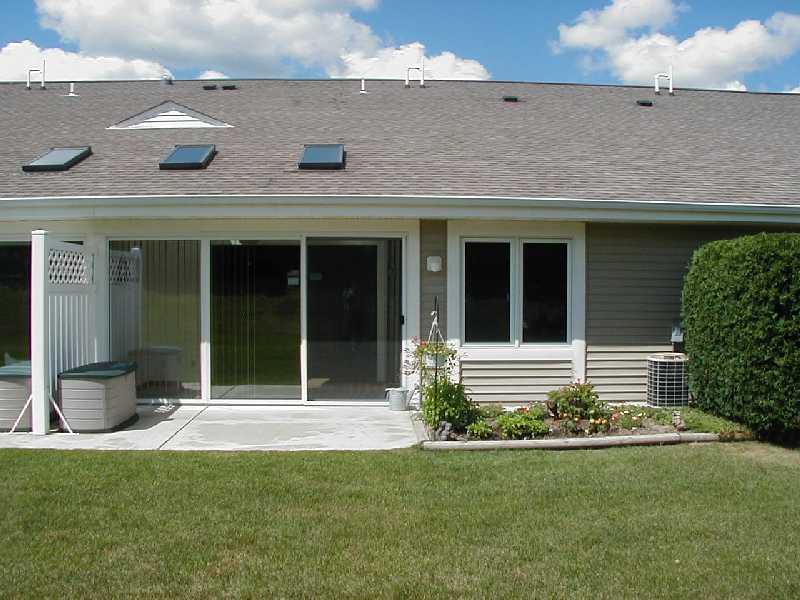 458 Hartford Sq., Hartford, WI 53027