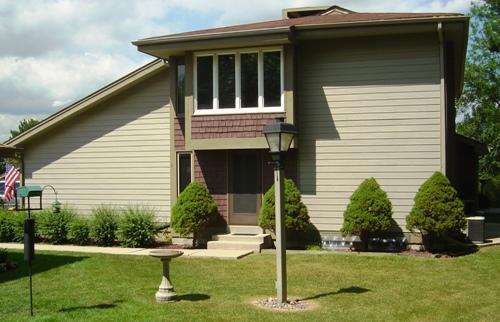 5034 S Stonehedge Dr., Greenfield, WI 53220