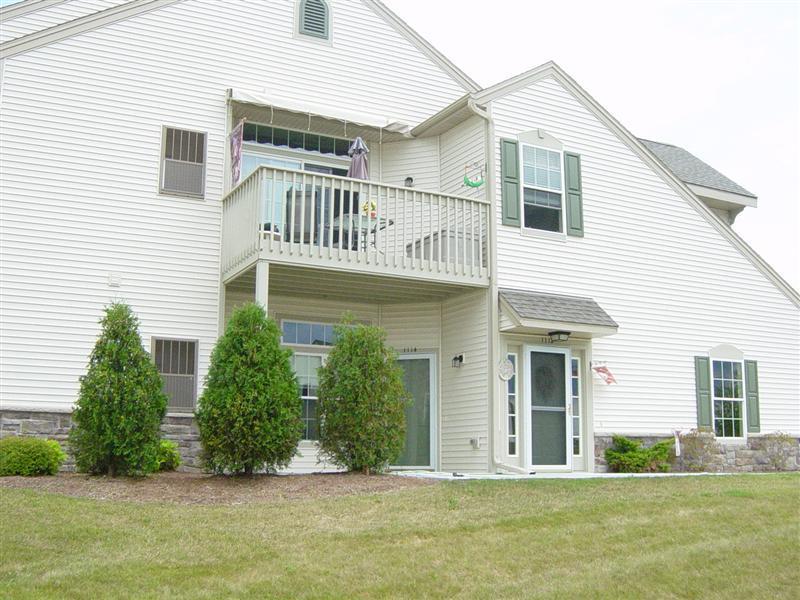 1114 Hastings Ct. #101, Sturtevant, WI 53406
