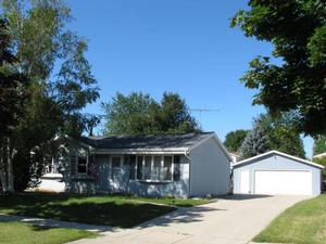 822 Villa Park Dr., West Bend, WI 53090