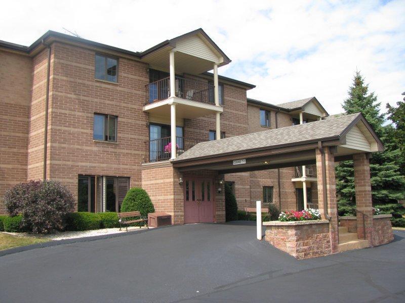 530 N Silverbrook Dr #118, West Bend, WI 53090