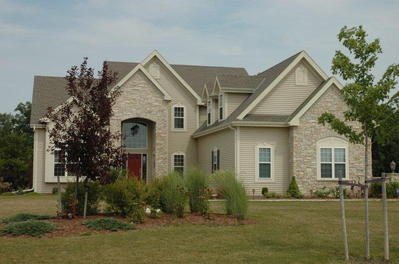 9546 Prairie Grass Way, Franklin, WI 53132