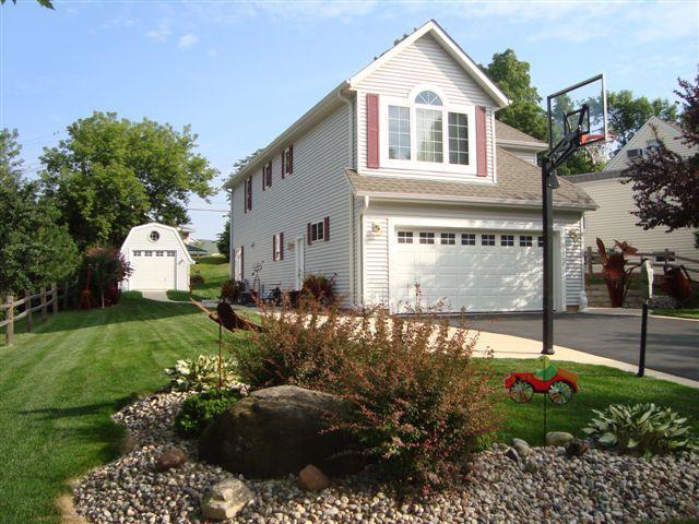 10542 W Pine Ridge Rd., Greenfield, WI 53228