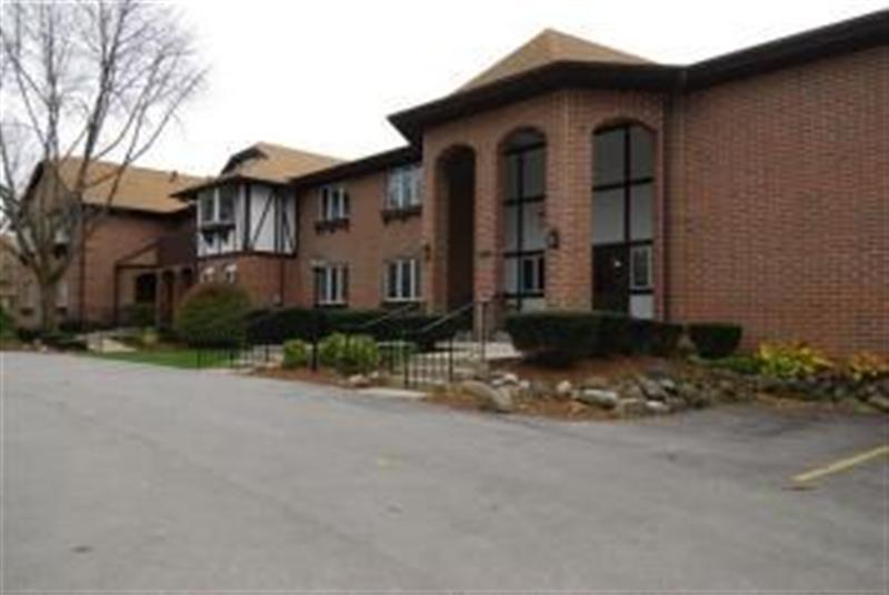 6575 N Green Bay Ave, Glendale, WI 53209