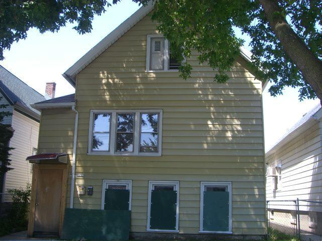 2225 S 14th St, Milwaukee, WI 53215