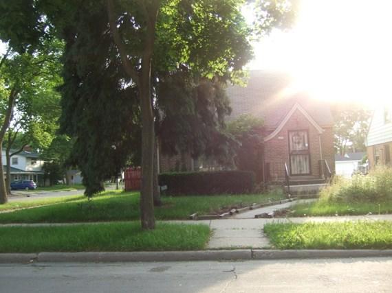 4303 N 42nd St, Milwaukee, WI 53216