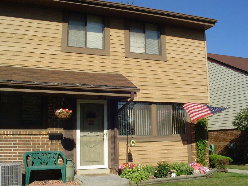 6326 S 20th St., Milwaukee, WI 53221