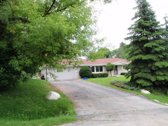 1160 Rolling Green Dr., Brookfield, WI 53186