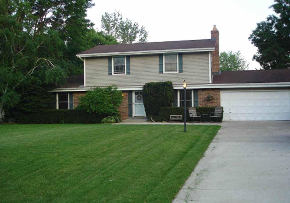 12321 W Godsell Ave, Hales Corners, WI 53130