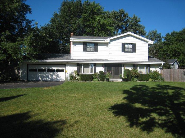 105 Riverside, Pewaukee, WI 53072