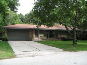 1230 W Riverview Dr., Glendale, WI 53209