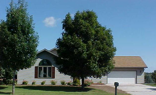 112 S Hills Dr, Plymouth, WI 53073