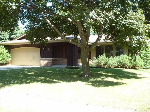 1245 Wedgewood Dr., Waukesha, WI 53186