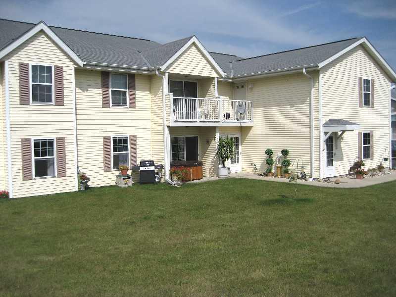 364 Minz Park Cir. #2, West Bend, WI 53095