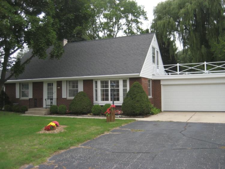 6100 N Alberta Ln., Glendale, WI 53217