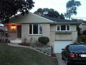 10423 W Grantosa Dr., Wauwatosa, WI 53222