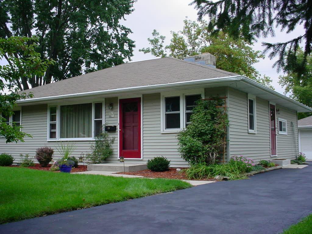 W67N431 Grant Ave., Cedarburg, WI 53012