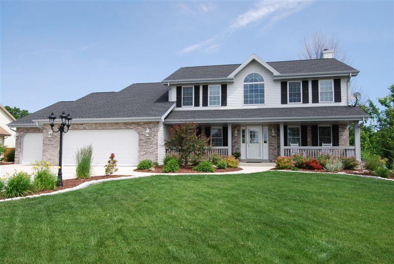 1206 W Riverside Dr., Oak Creek, WI 53154