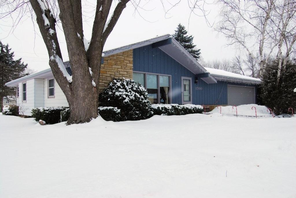 1700 Chapman Dr., Waukesha, WI 53189