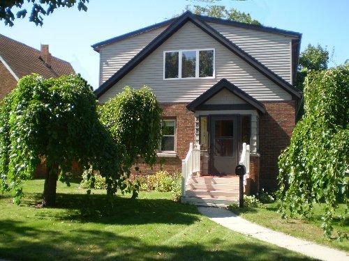 702 S 2nd Ave, West Bend, WI 53095