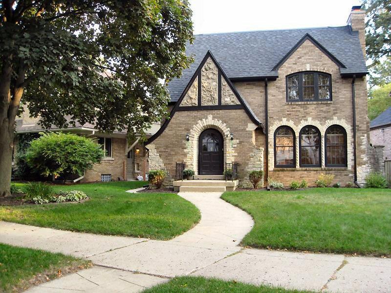 521 E Lexington Blvd, Whitefish Bay, WI 53217