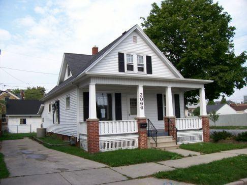 2066 Superior St, Racine, WI 53402