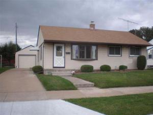 810 S 35th St, Manitowoc, WI 54220