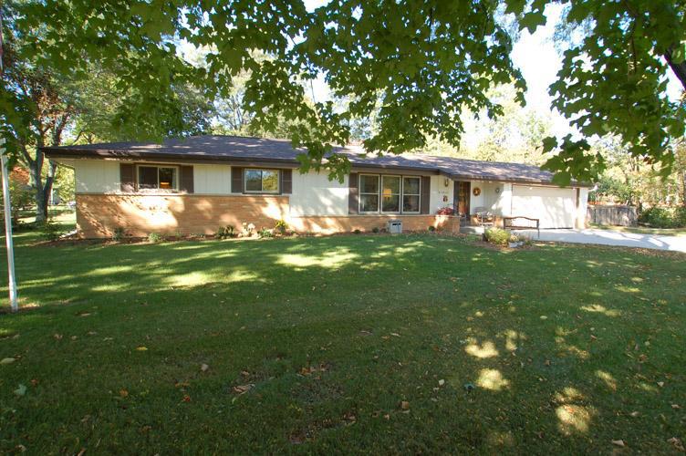W174N7583 Joanne Dr, Menomonee Falls, WI 53051