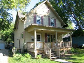 323 S Worthington St, Oconomowoc, WI 53066