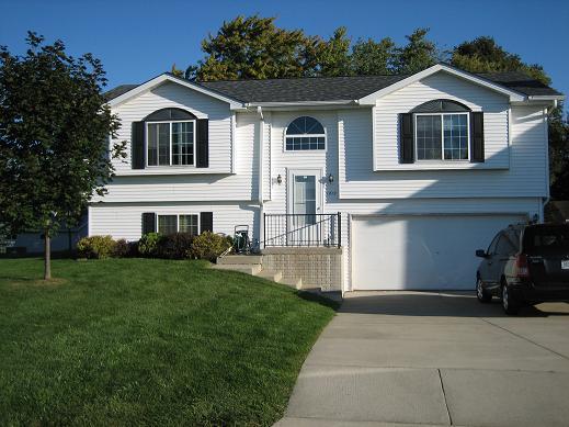 1212 W Canary Ln., Oak Creek, WI 53154