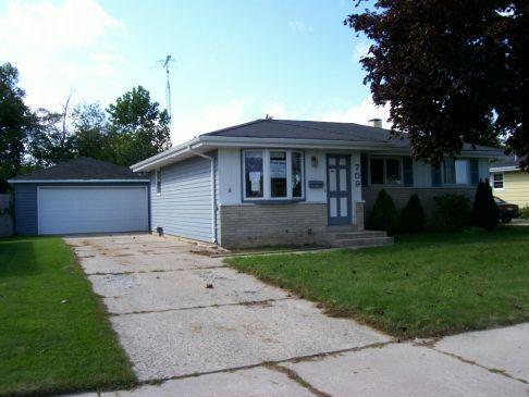709 Thunderbird Dr., Racine, WI 53402