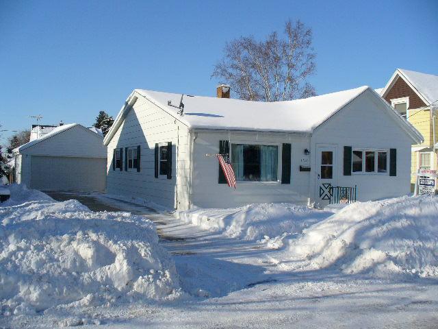 1116 S 25th St., Manitowoc, WI 54220