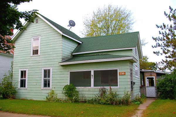 2310 S 13th Pl, La Crosse, WI 54601