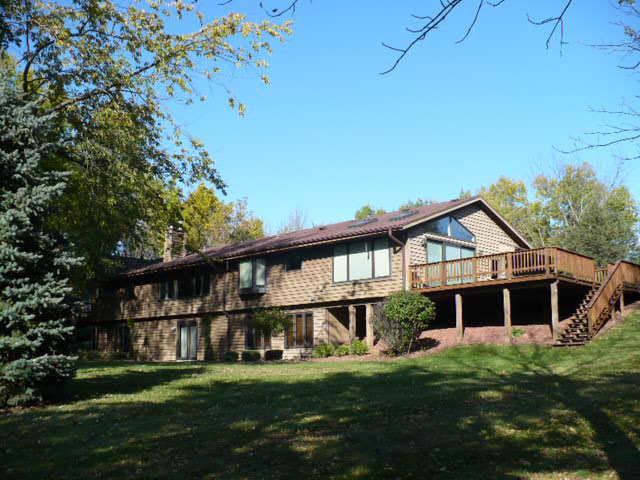 W380N6069 Lake Rd., Oconomowoc, WI 53066