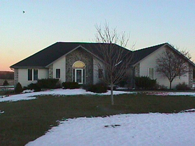 W252S5000 Cartwright Cir., Waukesha, WI 53189