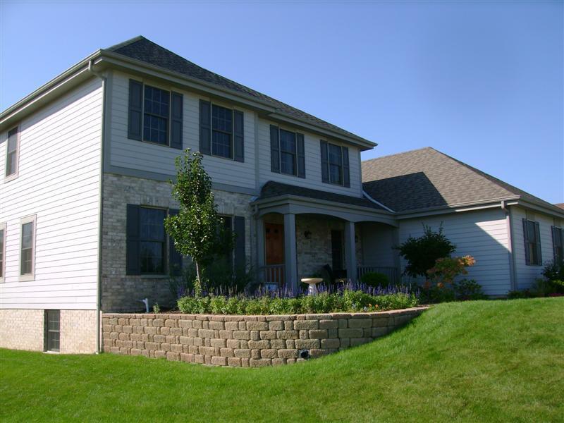 6435 W River Pointe Dr, Franklin, WI 53132