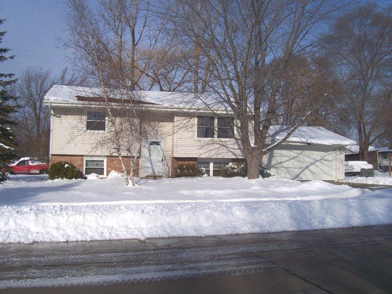 2018 Robin St, West Bend, WI 53090