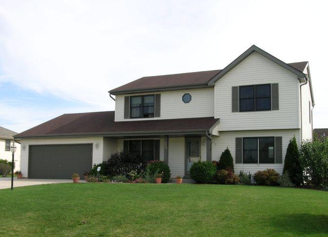 8536 S Melrose Dr., Oak Creek, WI 53154