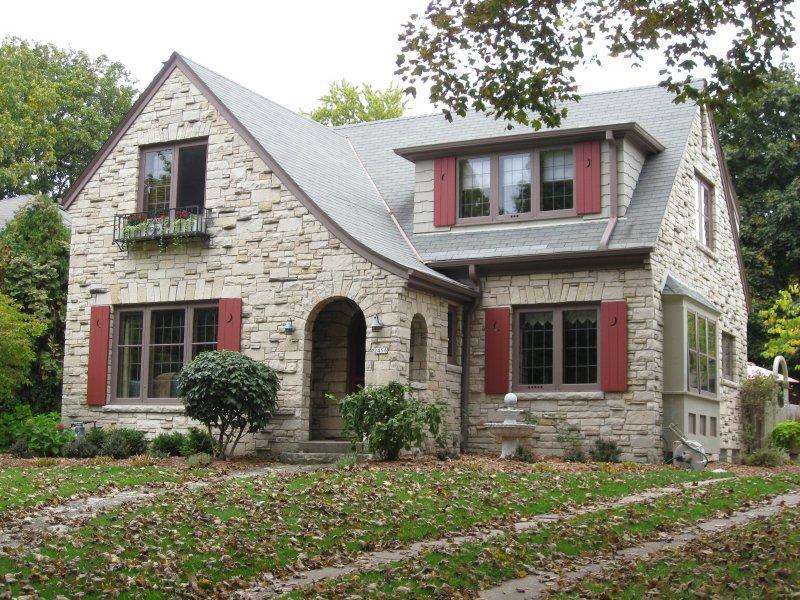 2456 N 97th St., Wauwatosa, WI 53226